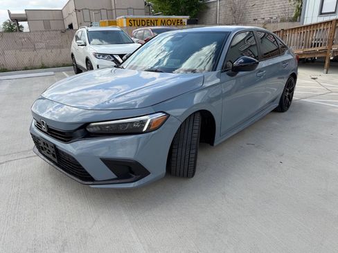 Used 2023 Honda Civic Sport image 2