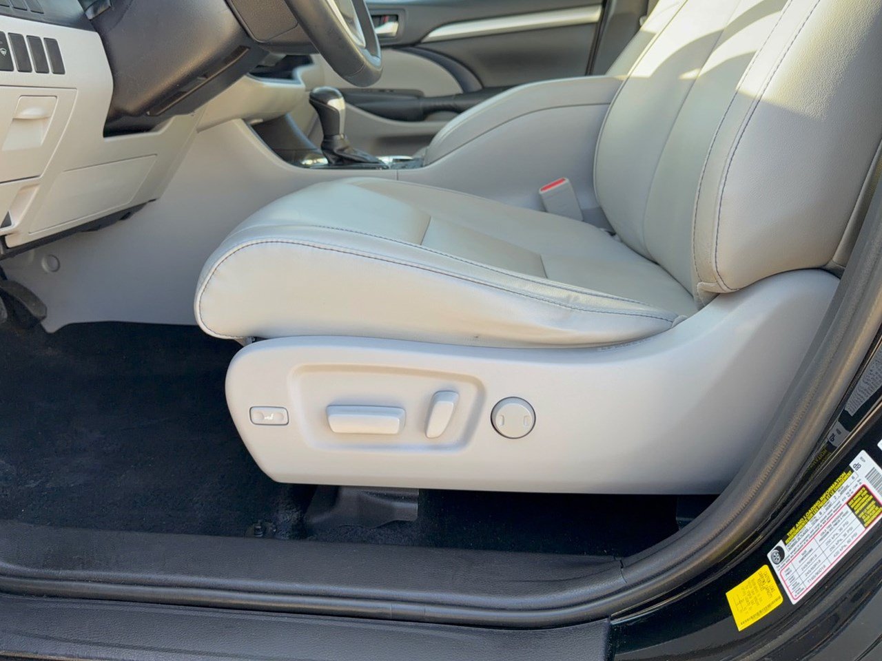 Used 2019 Toyota Highlander XLE AWD/4WD image 16