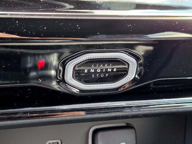 New 2027 Jeep Grand Cherokee Altitude RWD image 25