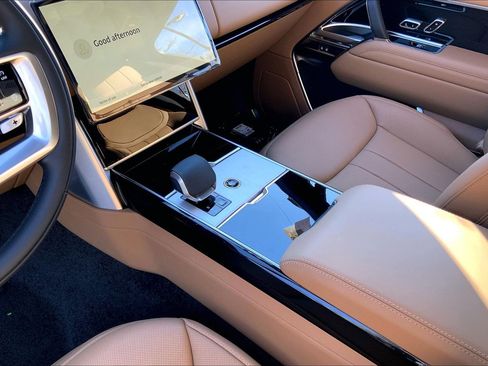 New 2026 Land Rover Range Rover SE image 7