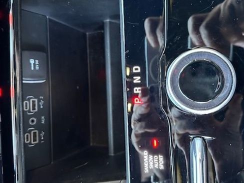 Used 2024 Jeep Grand Cherokee Limited image 26