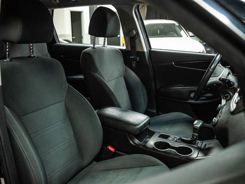 Used 2019 Kia Sorento S image 14
