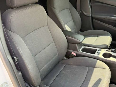 Used 2017 Chevrolet Cruze LS FWD image 13