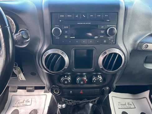 Used 2018 Jeep Wrangler Unlimited Sport w/ Connectivity Group image 15