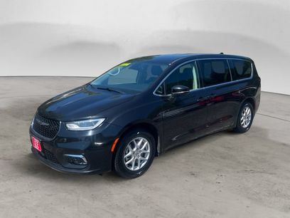 Used 2023 Chrysler Pacifica Touring-L
