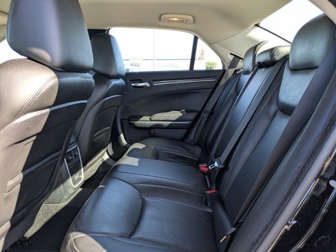 Used 2023 Chrysler 300 Touring L image 12