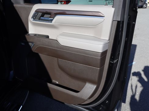 Used 2023 GMC Sierra 1500 SLT w/ SLT Premium Plus Package image 37