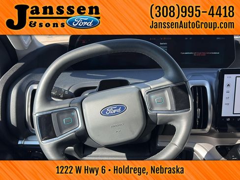 Used 2025 Ford Expedition Max Active AWD/4WD image 22
