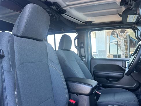 New 2025 Jeep Gladiator Nighthawk image 13