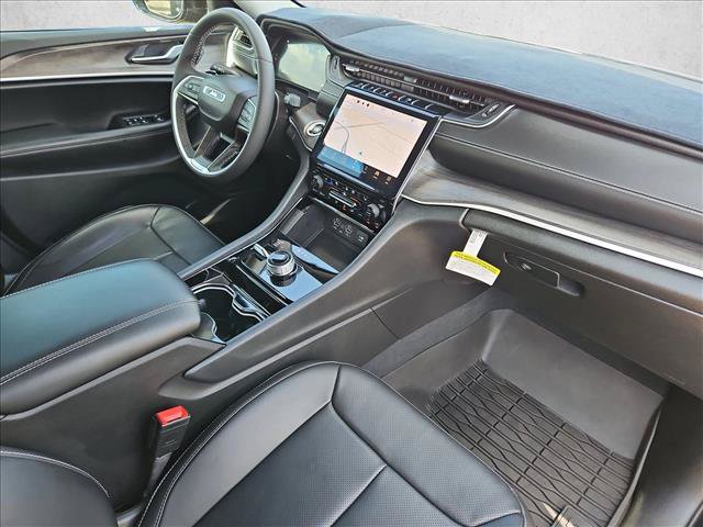 Certified 2023 Jeep Grand Cherokee Limited w/ Luxury Tech Group II AWD/4WD image 28