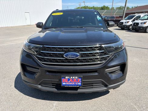 Used 2020 Ford Explorer XLT AWD/4WD image 2