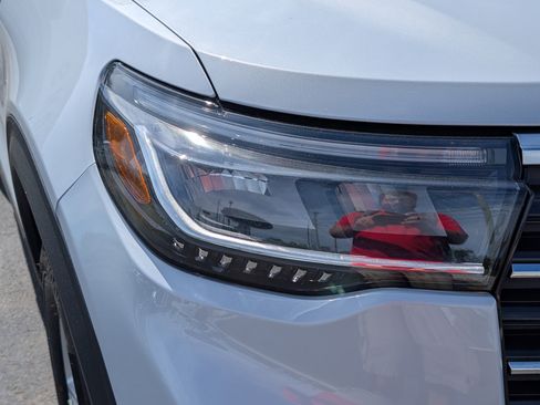 New 2026 Ford Explorer Active RWD image 5