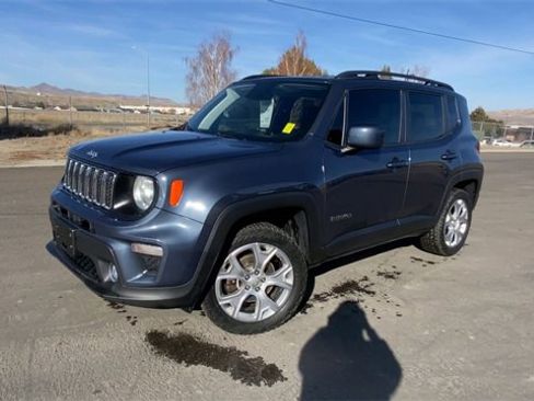 Used 2019 Jeep Renegade Latitude w/ UConnect 8.4 Nav Group image 4