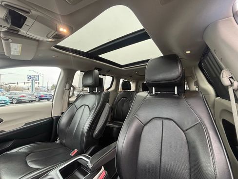 Used 2019 Chrysler Pacifica Limited w/ Tire & Wheel Group image 27