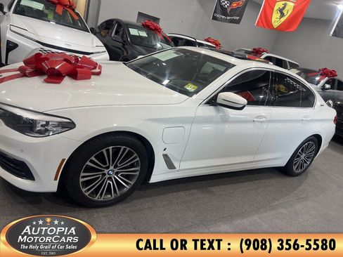 Used 2019 BMW 530e xDrive w/ Convenience Package AWD/4WD image 3