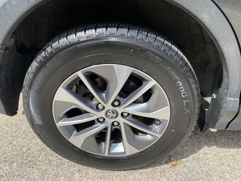 Used 2016 Toyota RAV4 XLE AWD/4WD image 6