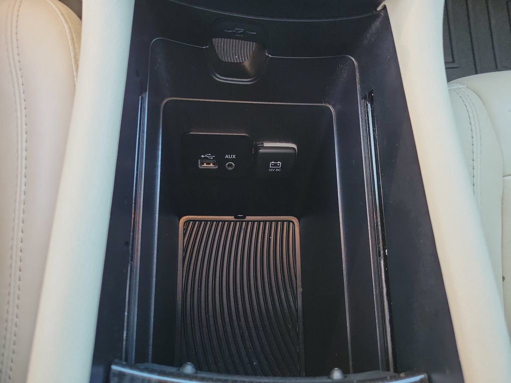Used 2016 Chrysler 200 C FWD image 36
