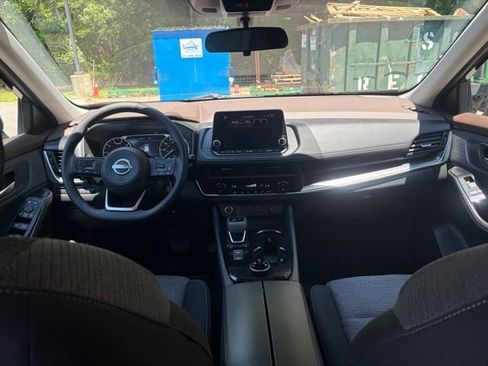 Used 2023 Nissan Rogue SV AWD/4WD image 3