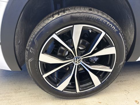 Used 2026 Volkswagen Atlas SEL Premium R-Line image 8