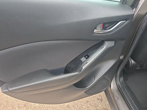 Used 2017 MAZDA MAZDA3 Sport image 25