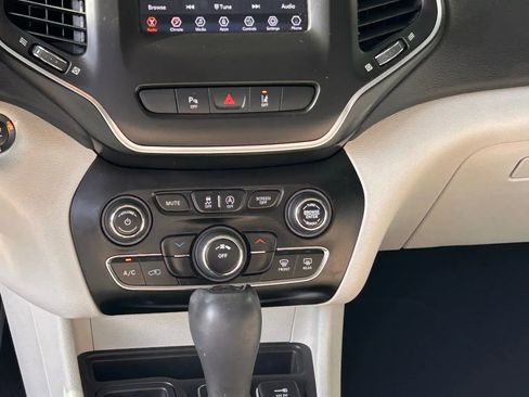 Used 2021 Jeep Cherokee Latitude Lux w/ Sun & Sound Group image 7