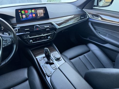 Used 2018 BMW 530e RWD image 9