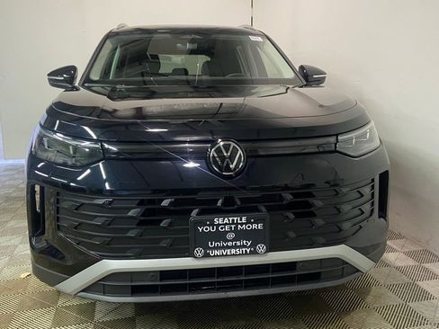 New 2026 Volkswagen Tiguan SE image 2