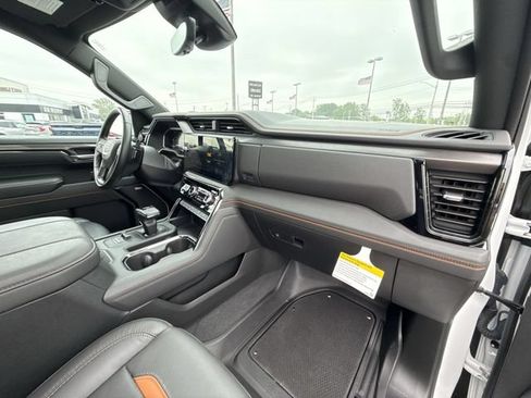 Used 2025 GMC Sierra 1500 AT4 w/ AT4 Premium Package AWD/4WD image 30