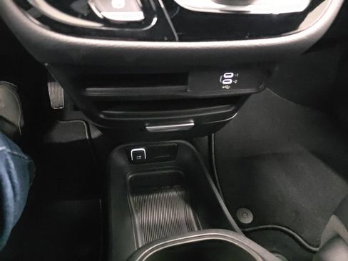 New 2026 Chrysler Pacifica Select AWD/4WD image 19