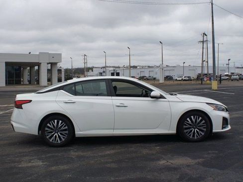 Used 2023 Nissan Altima 2.5 SV image 18