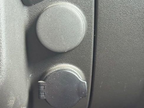 Used 2009 Nissan Frontier SE w/ SE Value Truck Pkg image 17