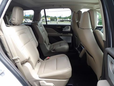 Used 2020 Lincoln Aviator Reserve w/ Equipment Group 202A AWD/4WD image 12