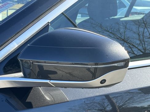 Used 2024 BMW i5 eDrive40i image 34