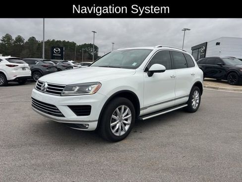 Used 2016 Volkswagen Touareg Sport image 3