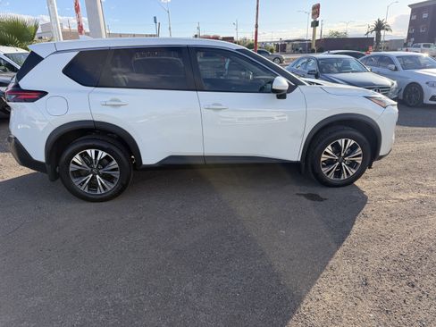 Used 2023 Nissan Rogue SV FWD image 4