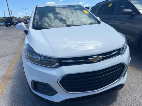 Used 2020 Chevrolet Trax LS FWD image 2