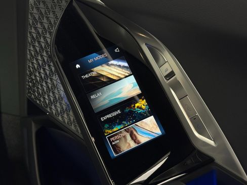 Used 2023 BMW i7 xDrive60 image 43