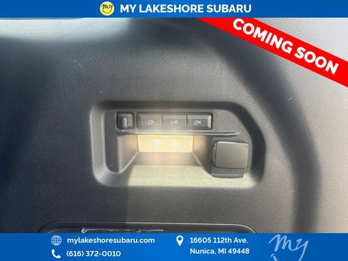 Used 2022 Ford Explorer Limited w/ Equipment Group 301A AWD/4WD image 17