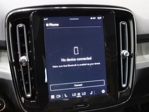 Used 2025 Volvo XC40 B5 Plus image 37