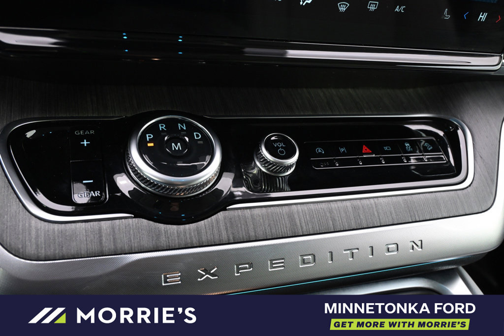 Used 2025 Ford Expedition Max Platinum w/ Platinum Ultimate Package AWD/4WD image 32