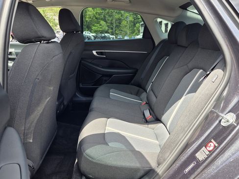Used 2021 Hyundai Sonata SEL w/ Preferred Accessory Package FWD image 10
