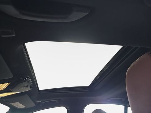 Used 2025 BMW 330i Sedan w/ Convenience Package image 28