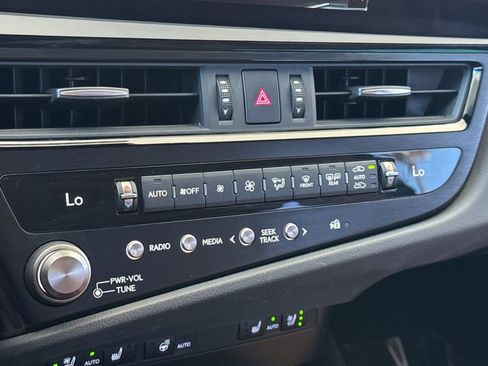 Used 2024 Lexus ES 300h w/ Premium Package FWD image 24