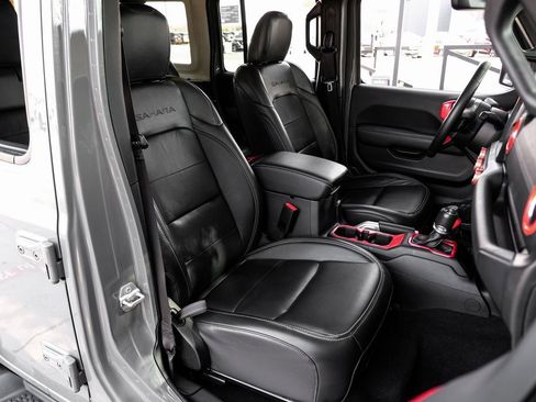 Used 2022 Jeep Wrangler Unlimited Sahara w/ Cold Weather Group image 45