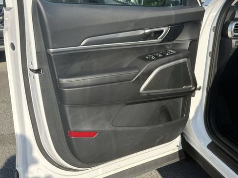 Used 2022 Kia Telluride LX AWD/4WD image 12