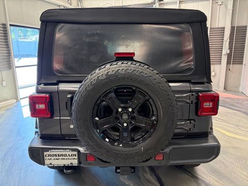 Used 2018 Jeep Wrangler Unlimited Sport S AWD/4WD image 27