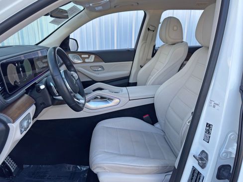Used 2021 Mercedes-Benz GLS 580 4MATIC image 17