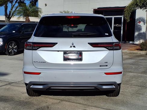Used 2026 Mitsubishi Outlander SE FWD image 4