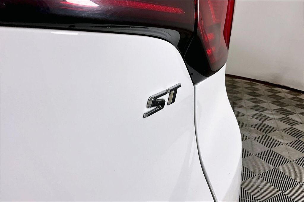 Used 2024 Buick Encore GX Sport Touring AWD/4WD image 7