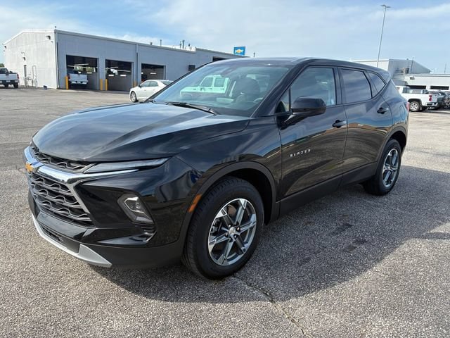 Used 2025 Chevrolet Blazer LT AWD/4WD image 9